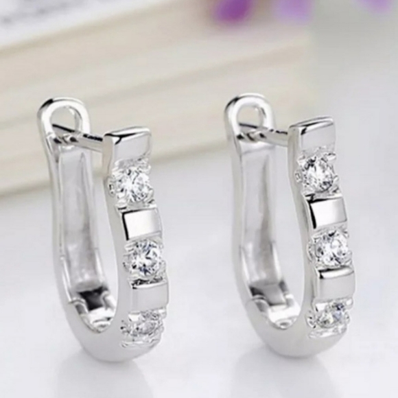 🎀925 Minimalist Diamond Accent Hug Hoops - Picture 4 of 4